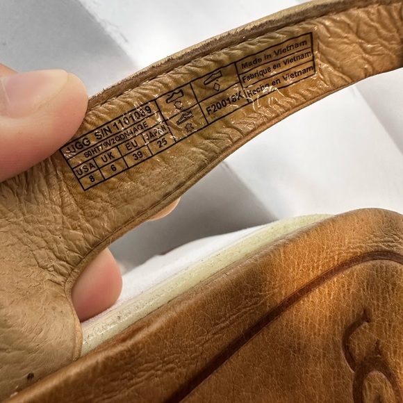 UGG Silver and Tan Sandals with Comfortable Design 🌴 - Picture 8 of 9